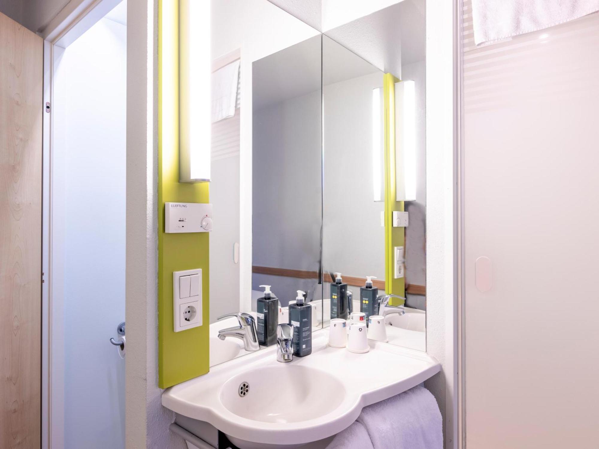 B&B Hotel Dortmund-Airport Holzwickede Bagian luar foto